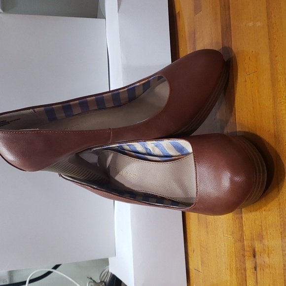 Maurices.Brown 4" Stacked Heels; All Man Made Materials. Size 8M GUC** - Picture 1 of 13